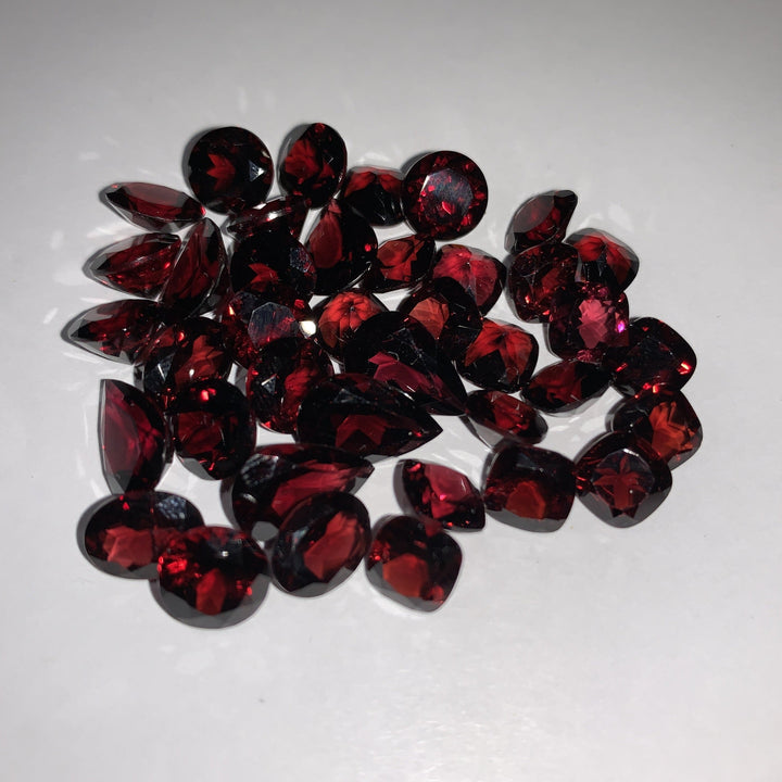 Faceted Garnet - Mixed Sizes (10 Carat Lot)