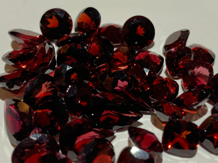 Faceted Garnet - Mixed Sizes (10 Carat Lot)