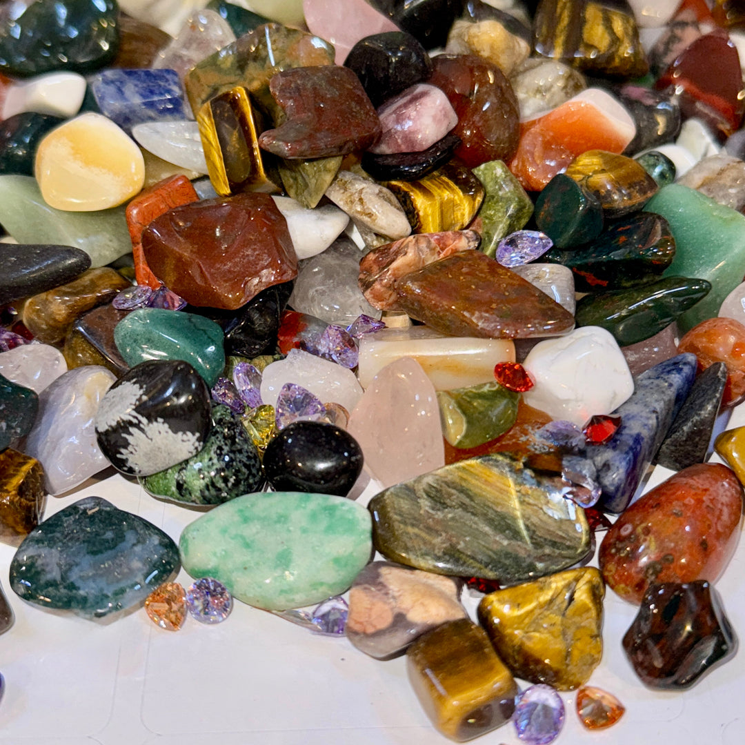 Treasure Hunt 2200 Carats of Gemstones + 5 Carats of Faceted Gemstones