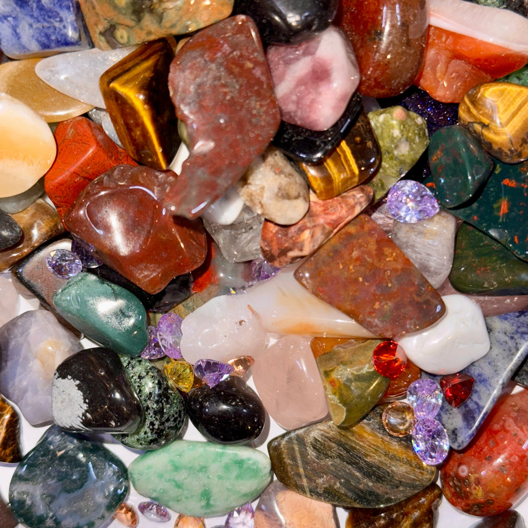 Treasure Hunt 2200 Carats of Gemstones + 5 Carats of Faceted Gemstones